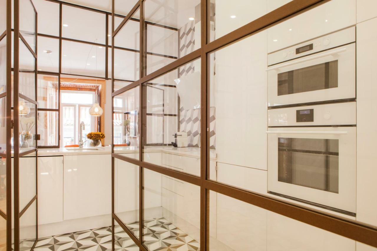 Lejlighed Charming Flat With Balconies Chiado District 2 Bedrooms & Ac 19th Century Building *